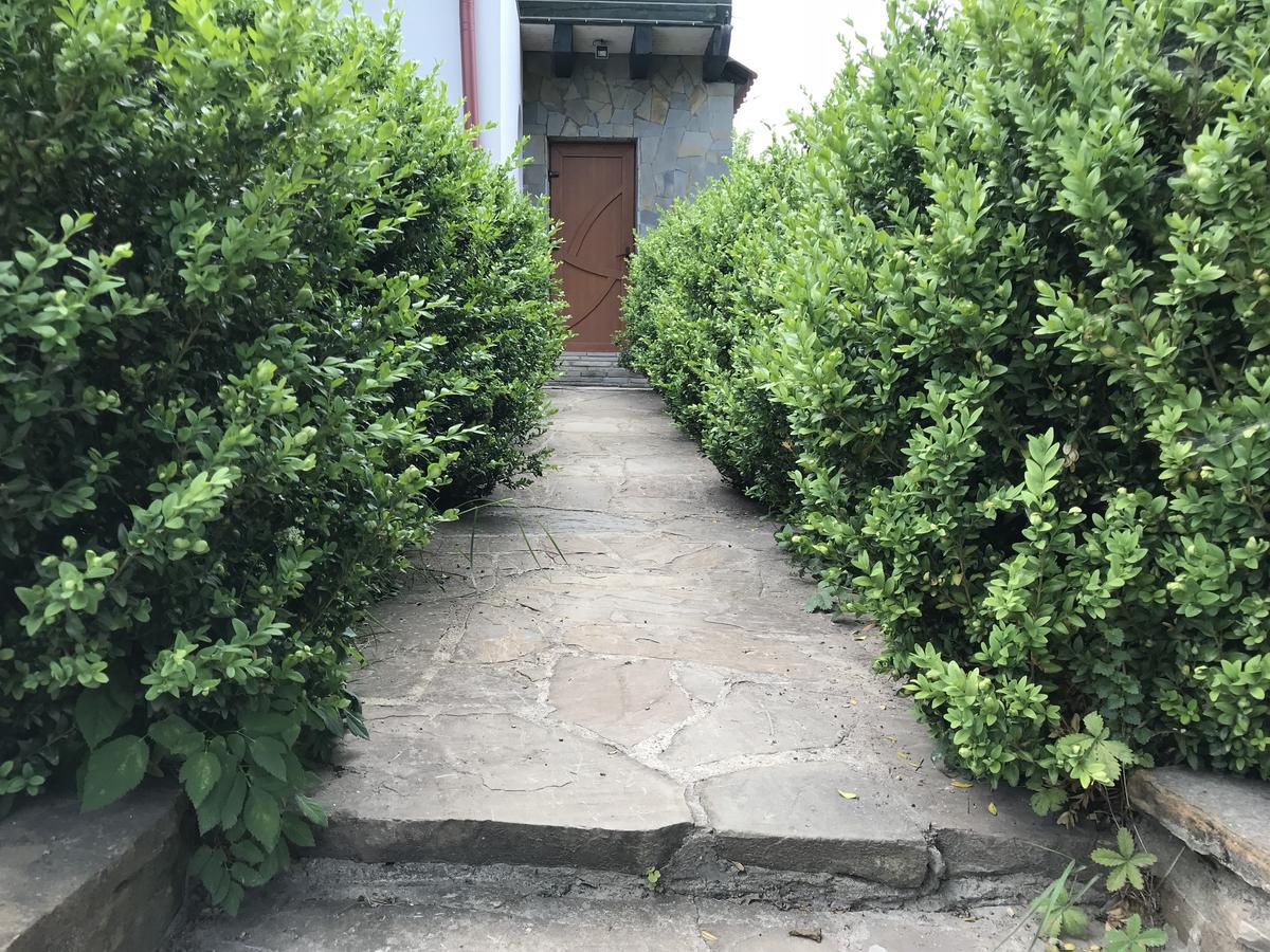 Cottage Shchaslyvyi Yaremche Exterior foto