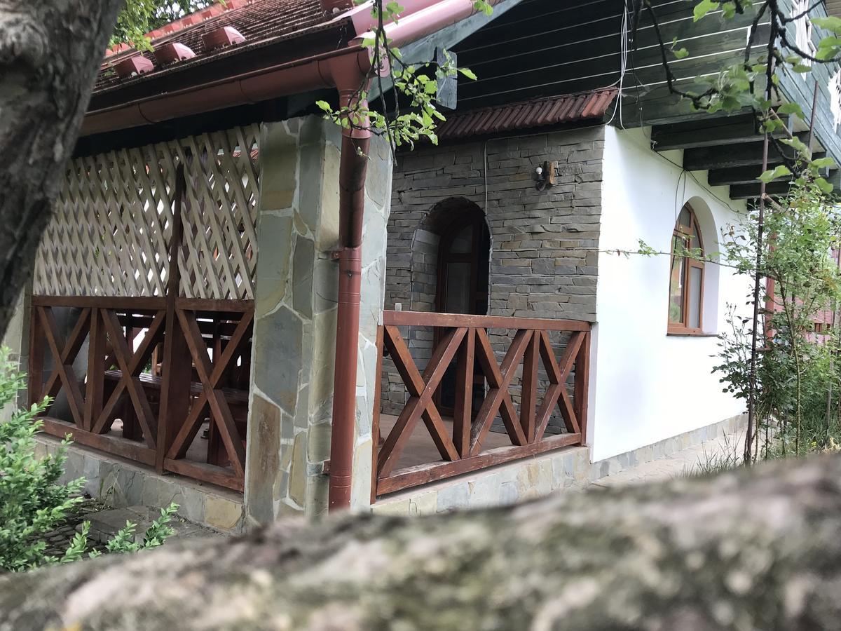 Cottage Shchaslyvyi Yaremche Exterior foto