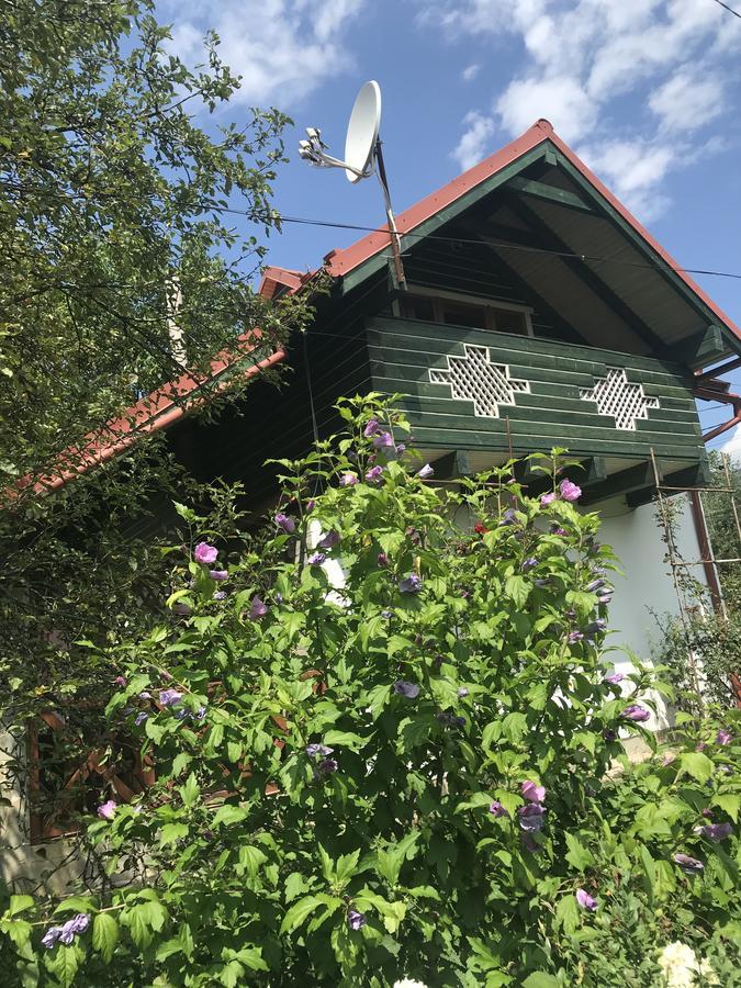Cottage Shchaslyvyi Yaremche Exterior foto